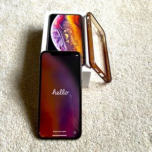 LikeNew iPhoneXS 256GB Gold unlocked Verizon factory reset. Excellent condition.
